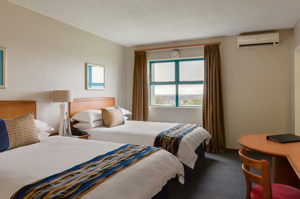 Protea Hotel By Marriott Cape Town Tyger Valley Bellville Exteriör bild