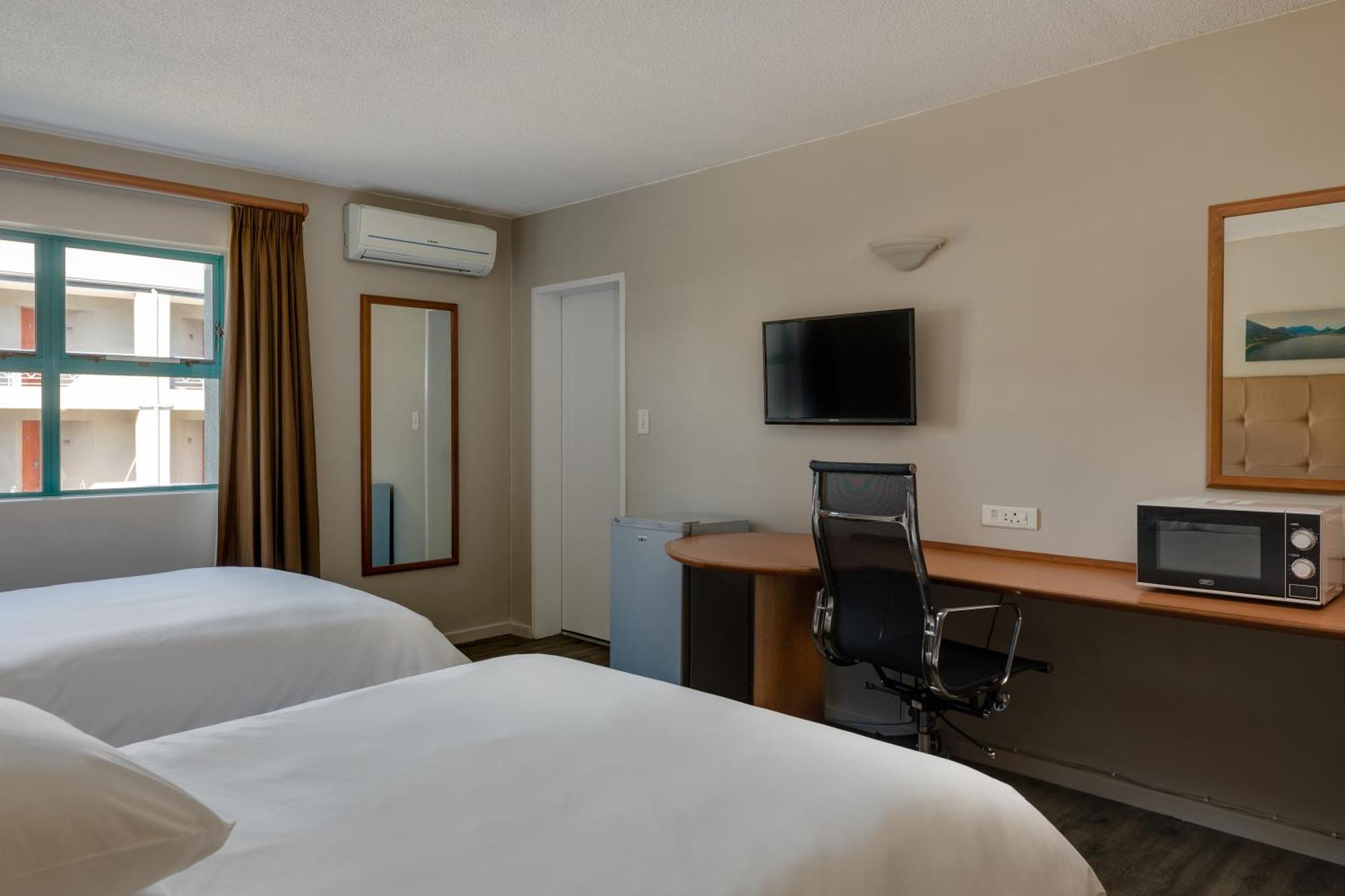 Protea Hotel By Marriott Cape Town Tyger Valley Bellville Exteriör bild